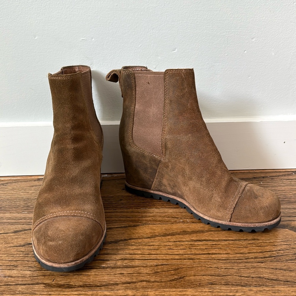 Brown wedge UGG boots